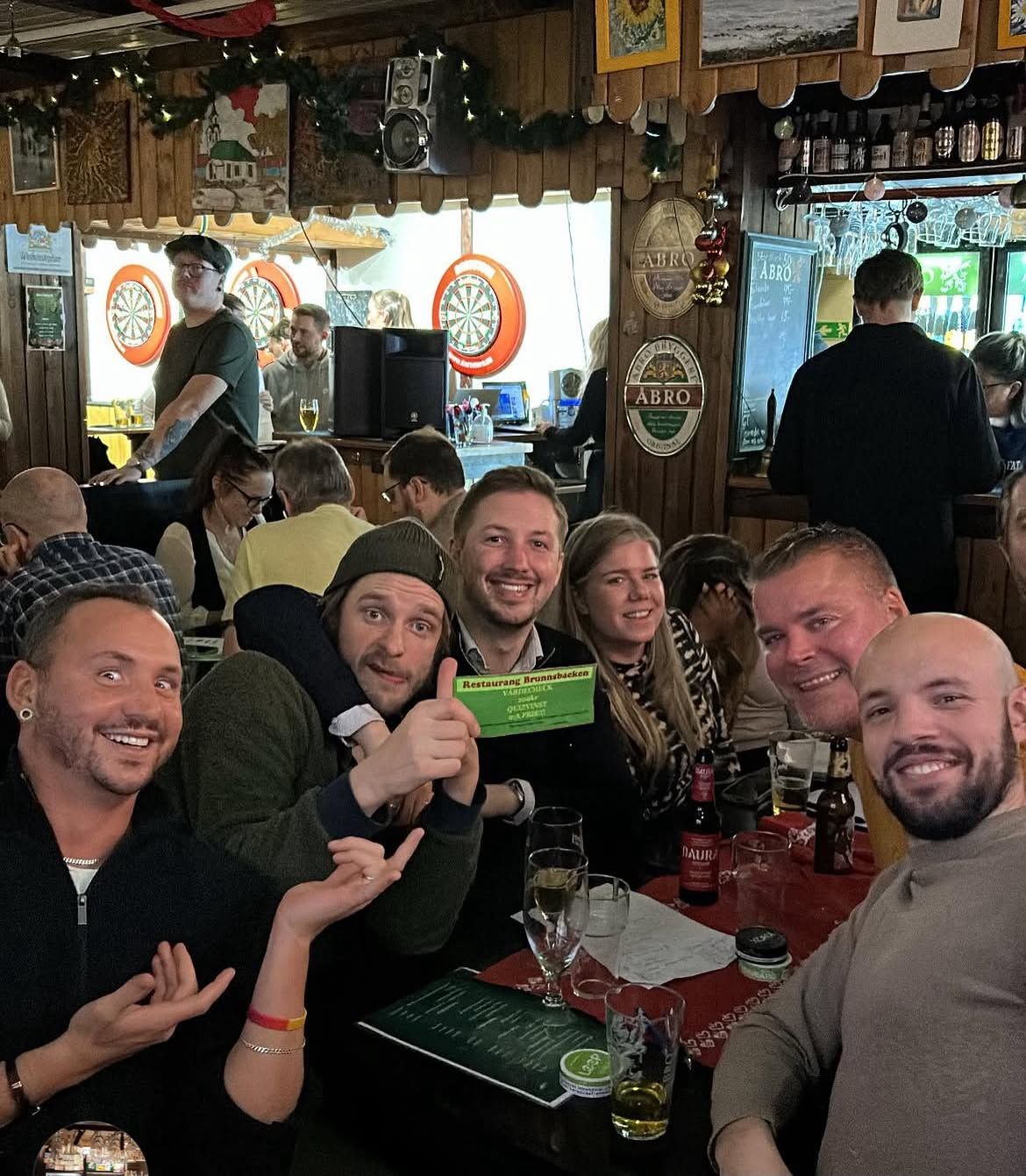 Gäster och quizstämning på Brunnsbacken – bild 3
